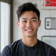 熟練バーバー「アキラ」のポートレート