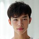 初めての体験に感動した様子の若い男性